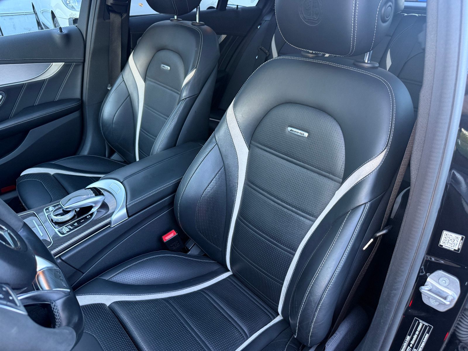 Fahrzeugabbildung Mercedes-Benz C 63 AMG S *ACC*LEDER*Burmaster*Pano*