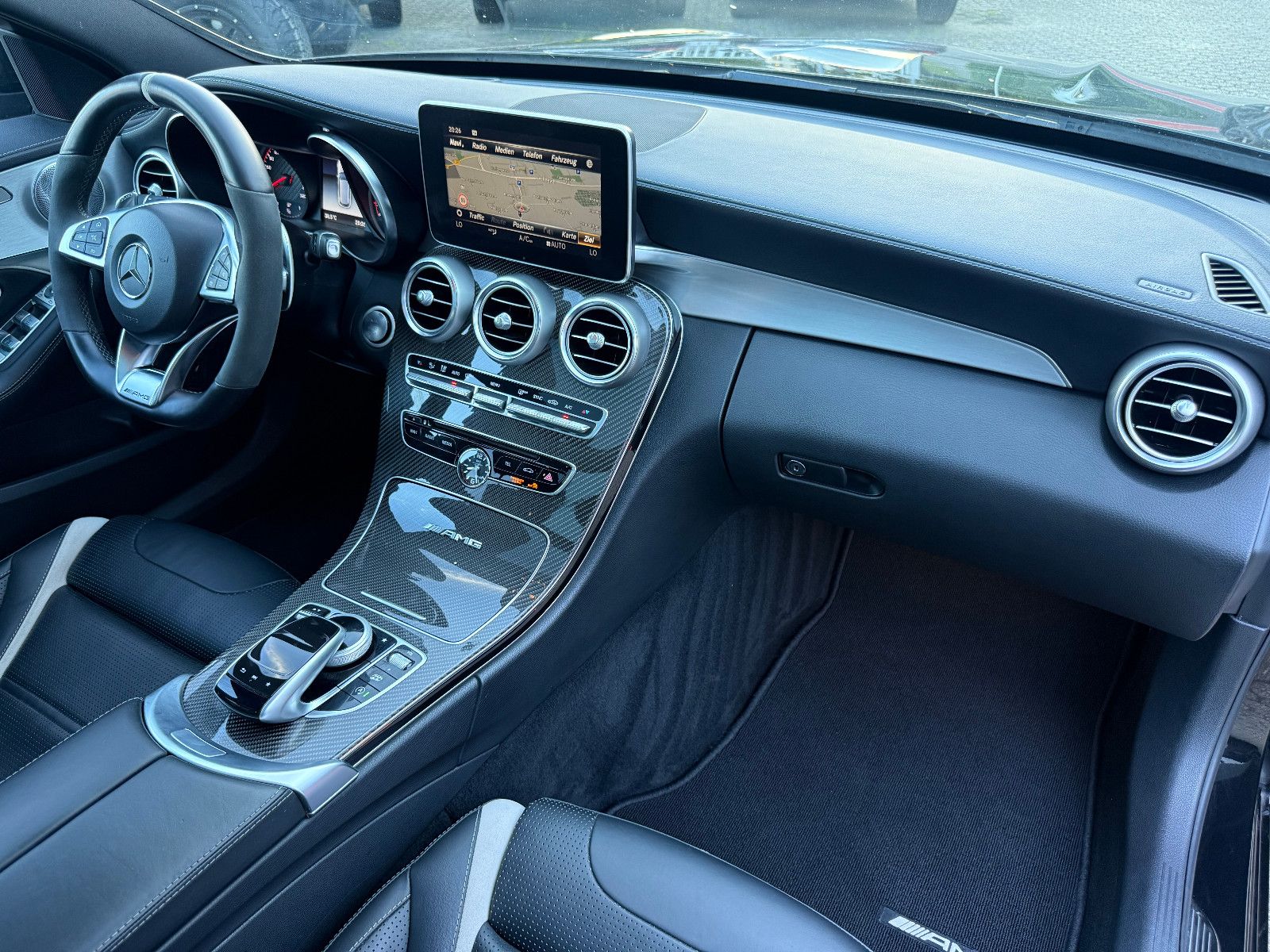 Fahrzeugabbildung Mercedes-Benz C 63 AMG S *ACC*LEDER*Burmaster*Pano*