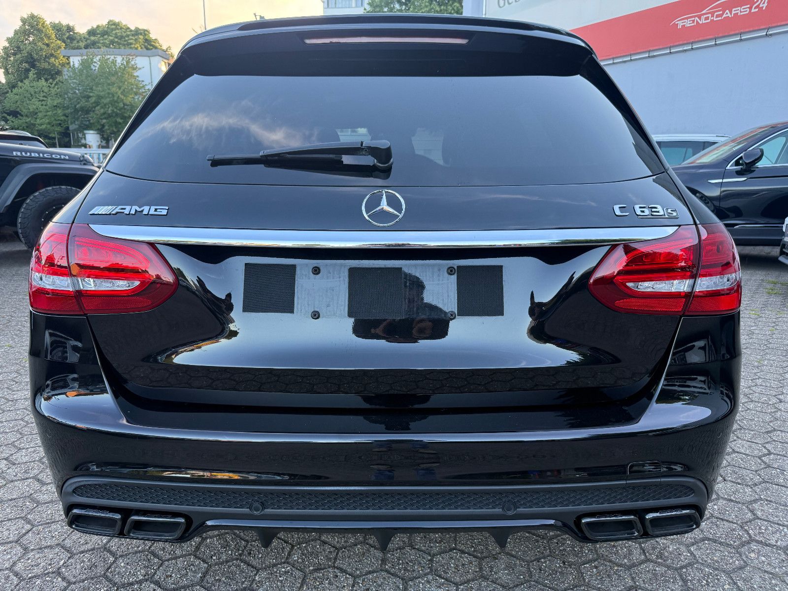 Fahrzeugabbildung Mercedes-Benz C 63 AMG S *ACC*LEDER*Burmaster*Pano*