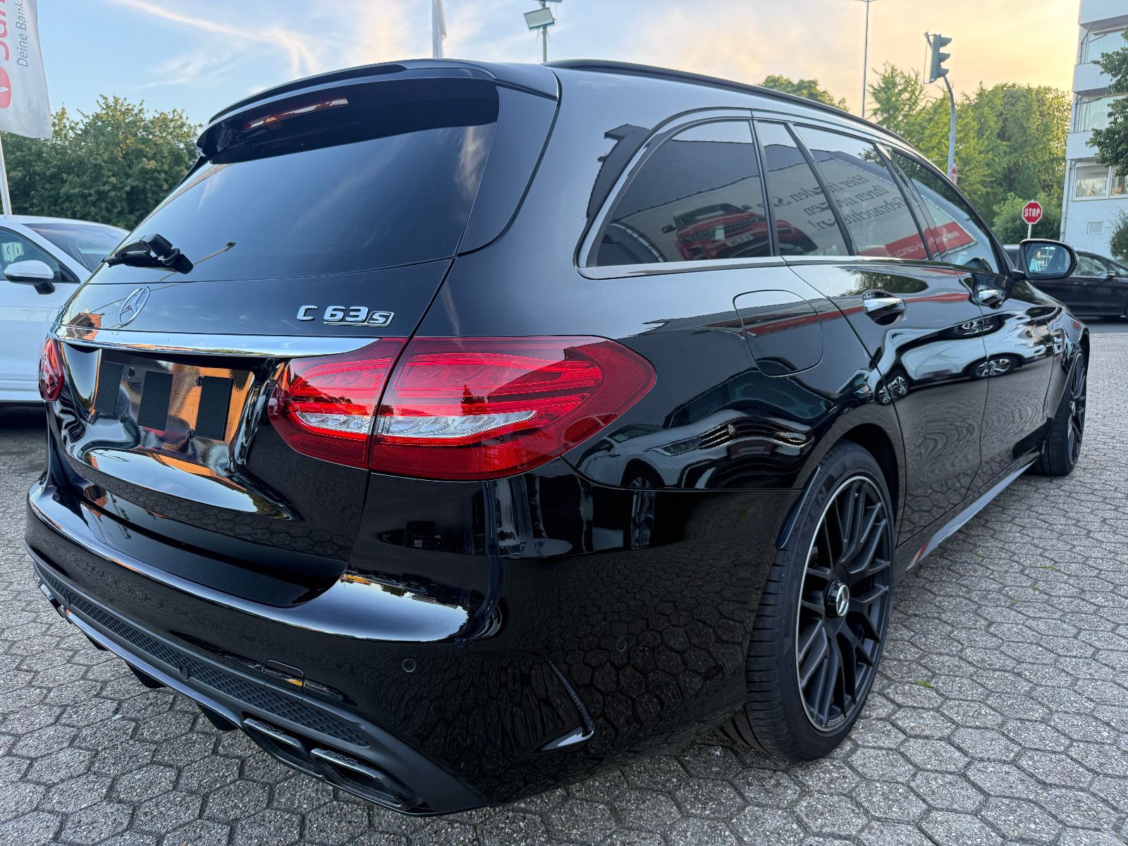 Fahrzeugabbildung Mercedes-Benz C 63 AMG S *ACC*LEDER*Burmaster*Pano*