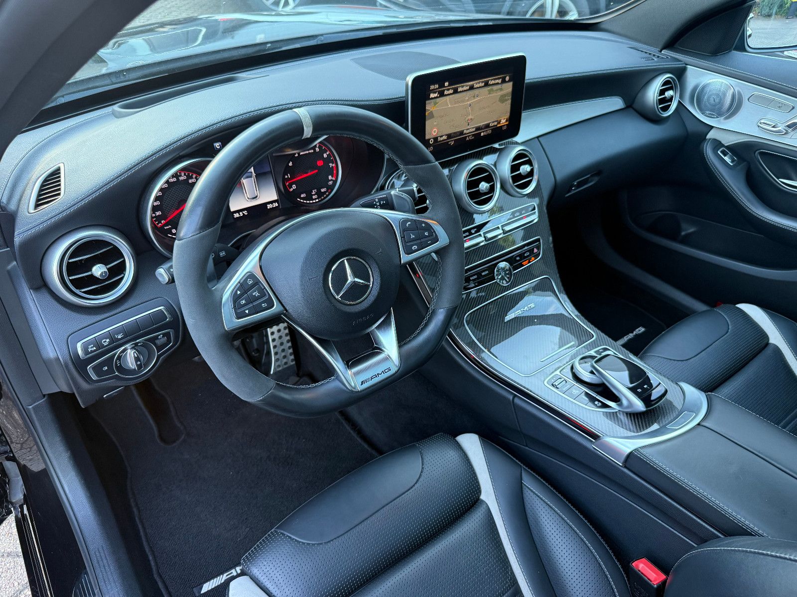 Fahrzeugabbildung Mercedes-Benz C 63 AMG S *ACC*LEDER*Burmaster*Pano*