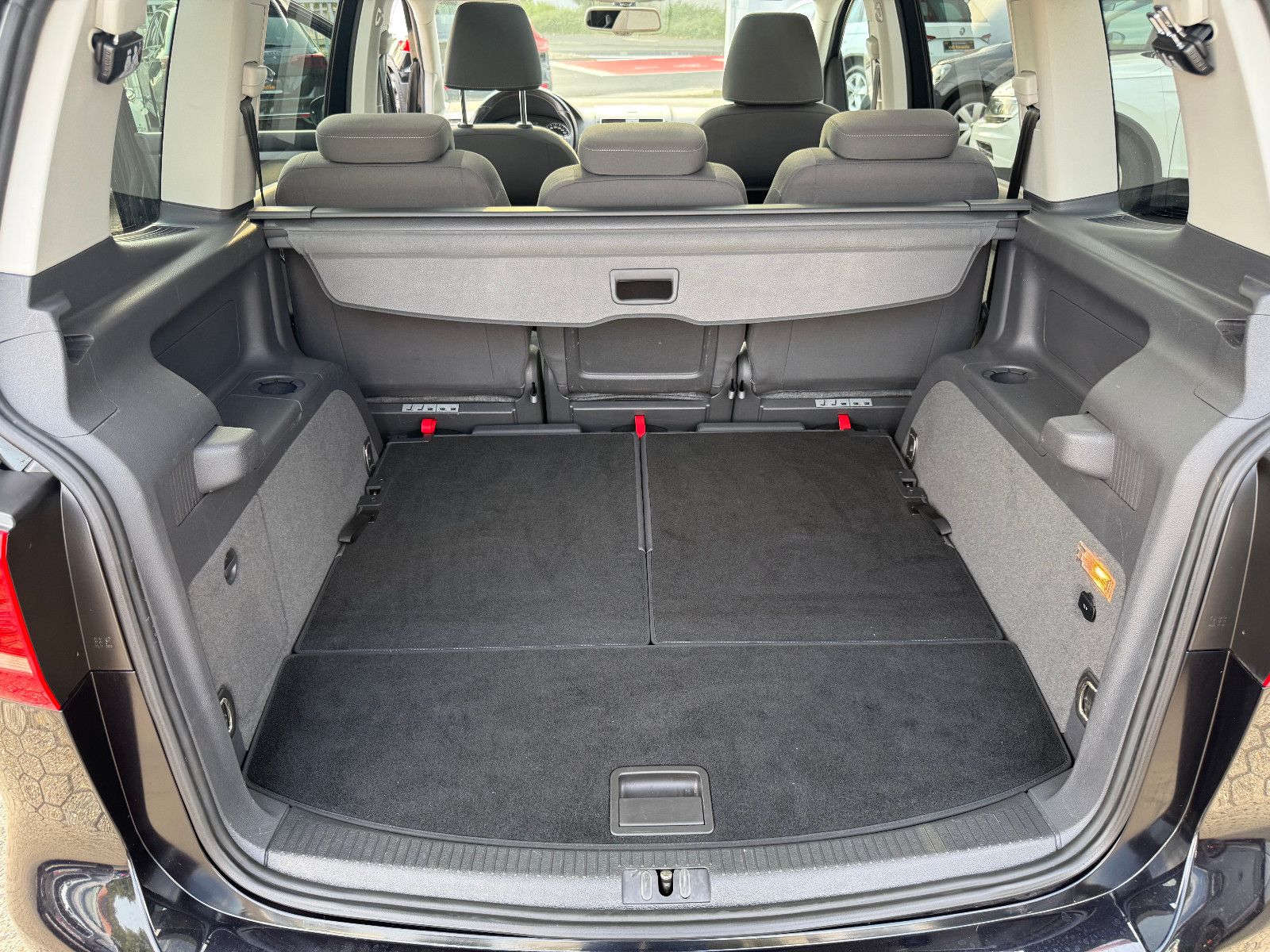 Fahrzeugabbildung Volkswagen Touran Style BMT*Tempomat*Navi*7 Sitzer*