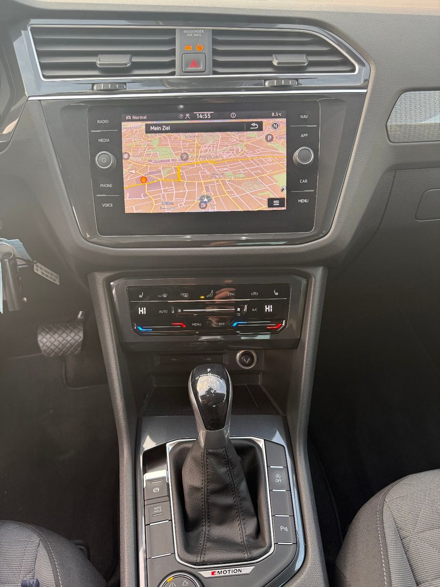 Fahrzeugabbildung Volkswagen Tiguan Life 4Motion*ACC*AHK*NAVI*