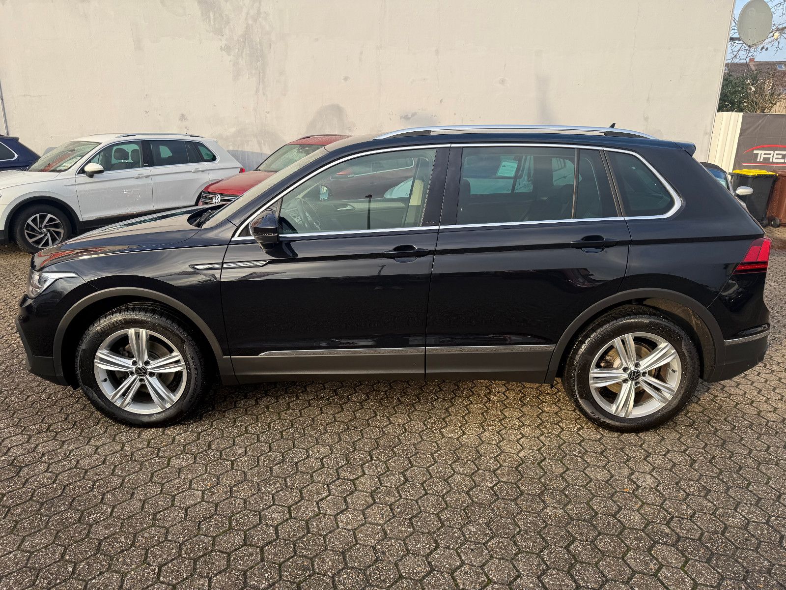 Fahrzeugabbildung Volkswagen Tiguan Life 4Motion*ACC*AHK*NAVI*