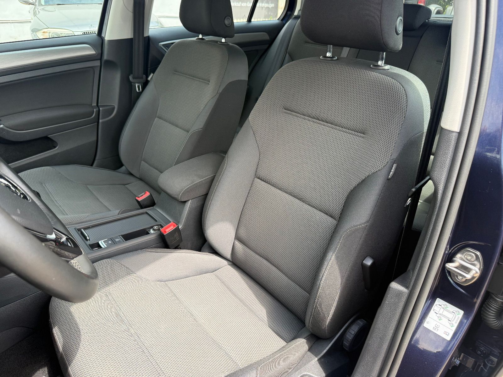 Fahrzeugabbildung Volkswagen Golf VII Lim. Comfortline BMT