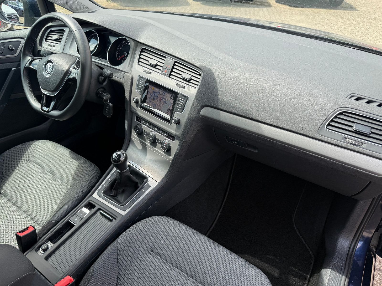 Fahrzeugabbildung Volkswagen Golf VII Lim. Comfortline BMT