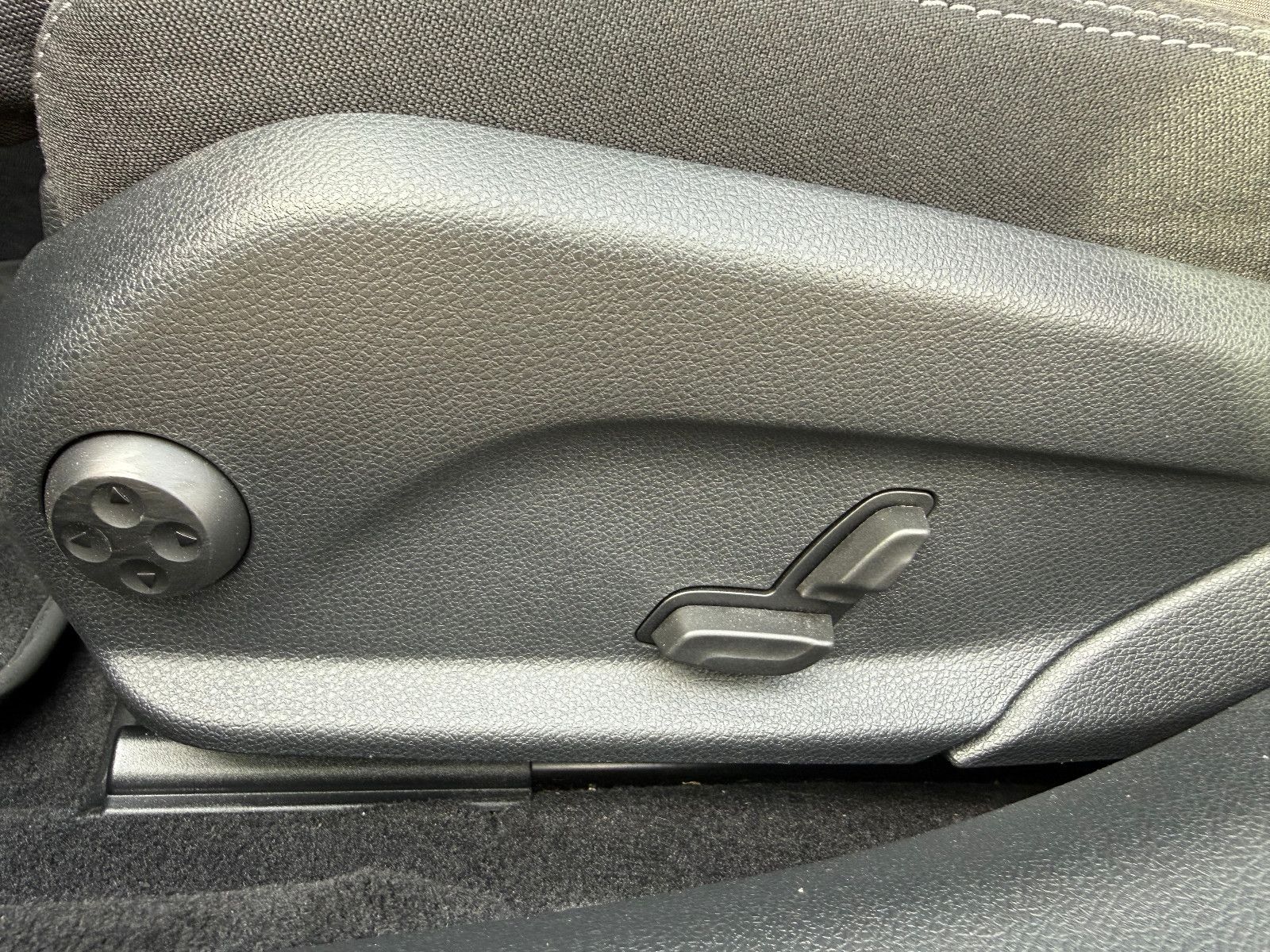 Fahrzeugabbildung Mercedes-Benz C 220 d 4Matic*ACC*360 Kam*Multibeam LED*