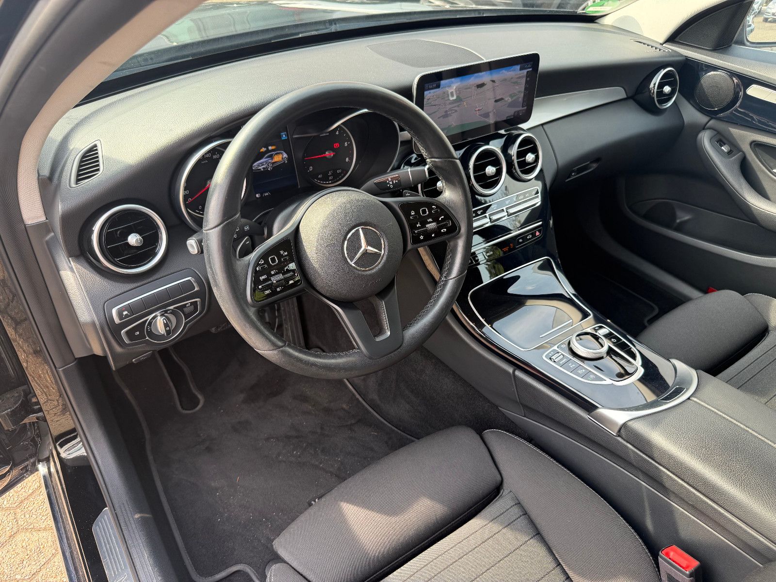 Fahrzeugabbildung Mercedes-Benz C 220 d 4Matic*ACC*360 Kam*Multibeam LED*