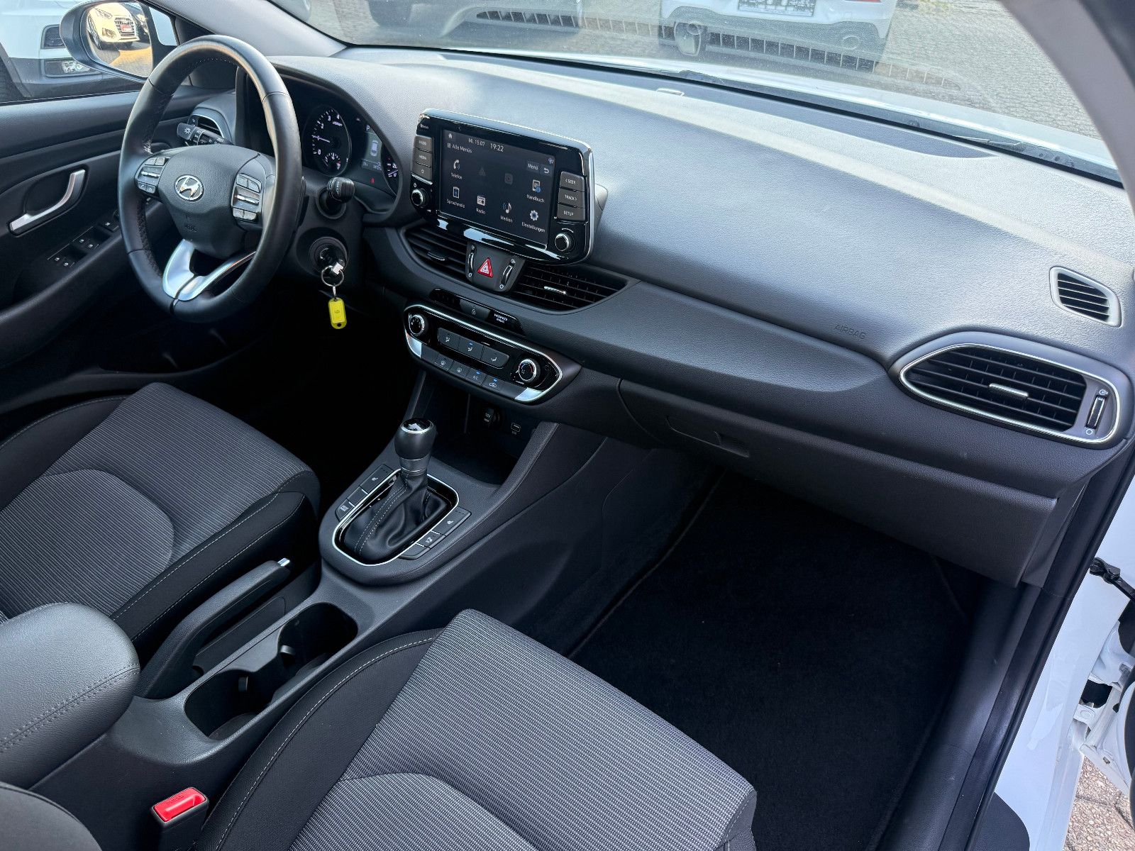 Fahrzeugabbildung Hyundai i30 Select Mild-Hybrid