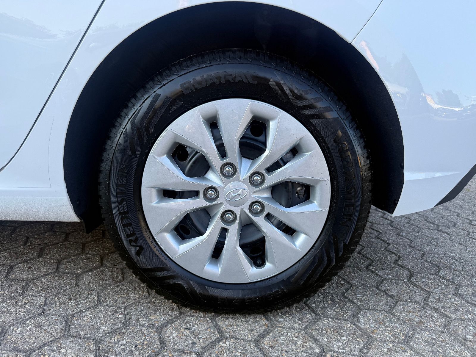 Fahrzeugabbildung Hyundai i30 Select Mild-Hybrid