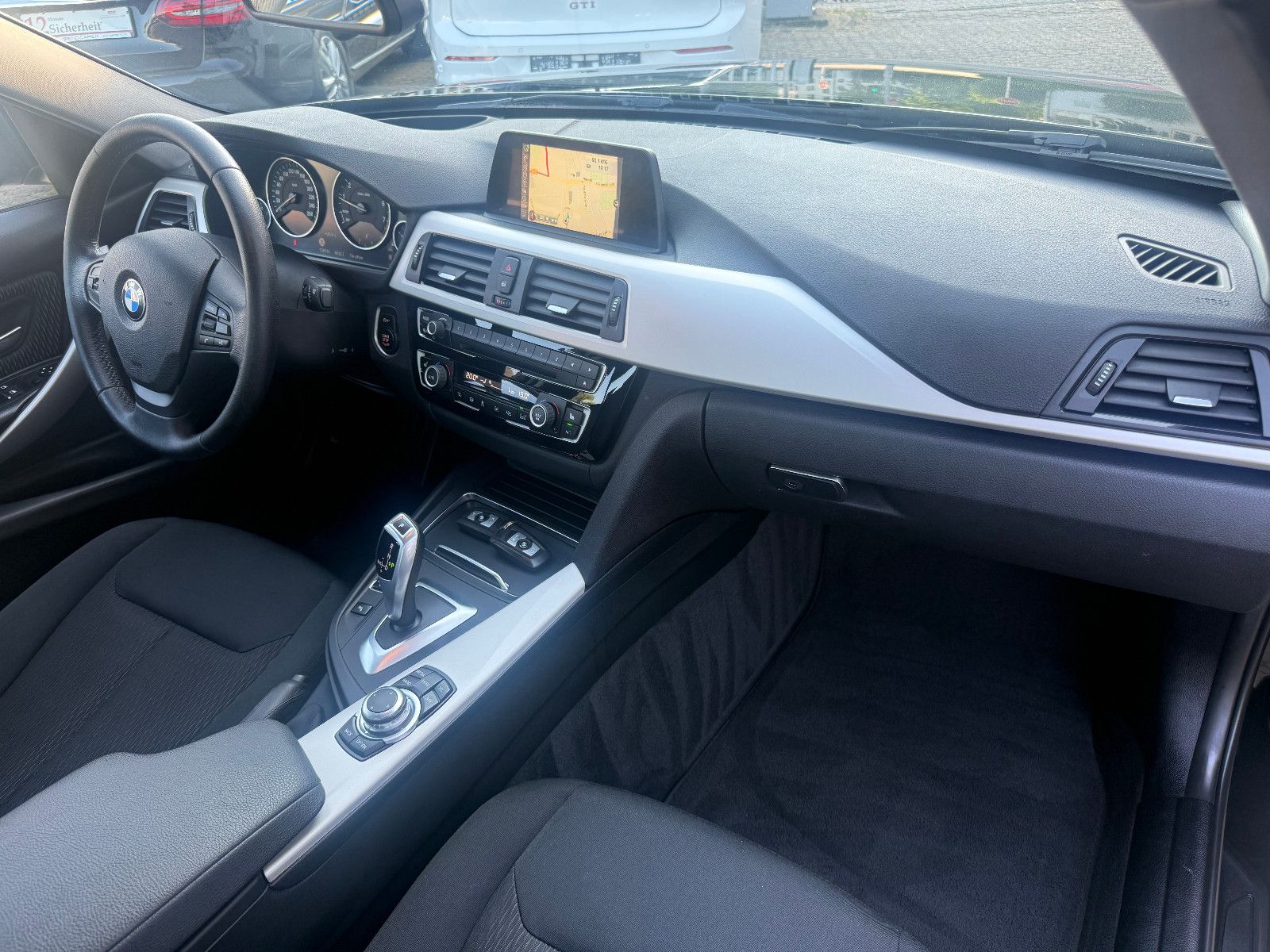 Fahrzeugabbildung BMW 318 3 Limousine 318 i*Tempomat*Headup*Klima*