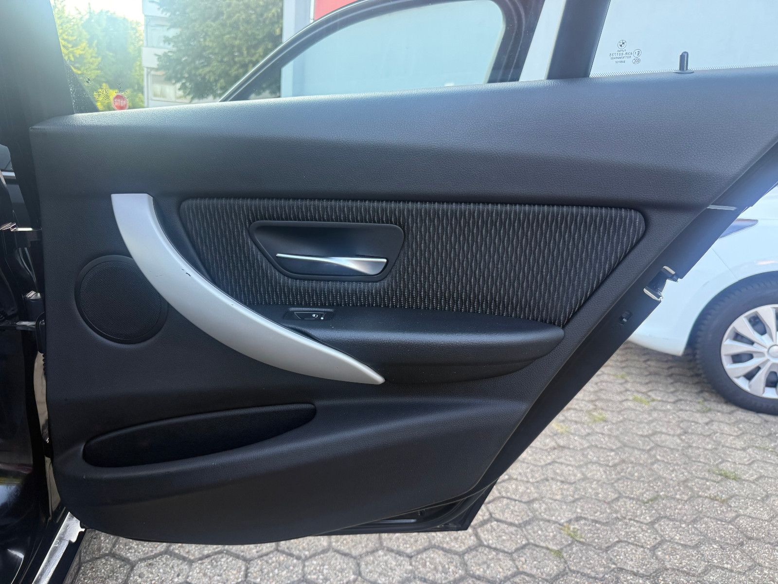 Fahrzeugabbildung BMW 318 3 Limousine 318 i*Tempomat*Headup*Klima*