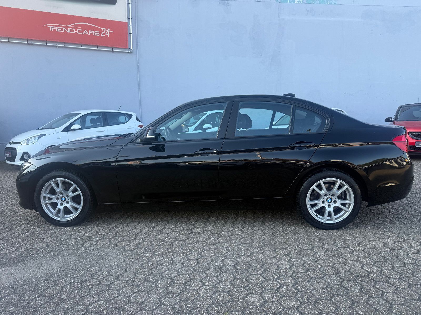 Fahrzeugabbildung BMW 318 3 Limousine 318 i*Tempomat*Headup*Klima*