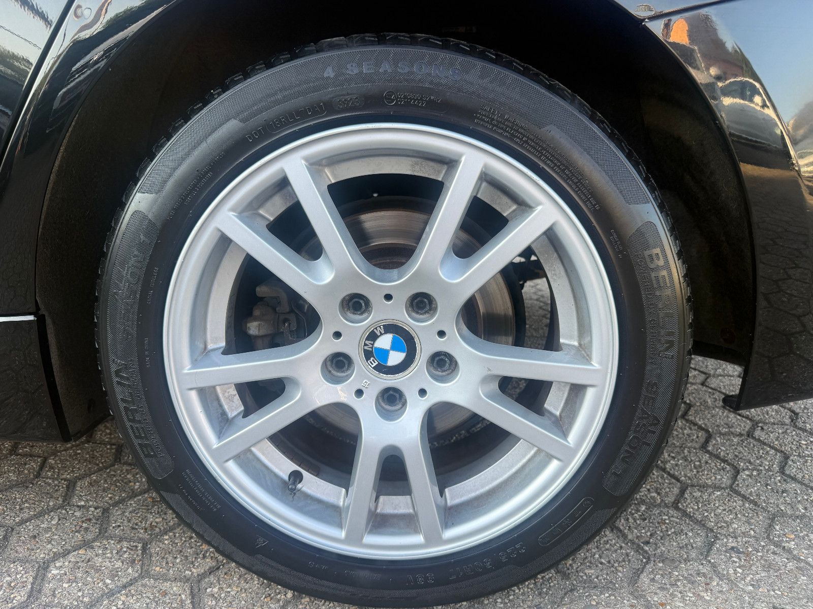 Fahrzeugabbildung BMW 318 3 Limousine 318 i*Tempomat*Headup*Klima*