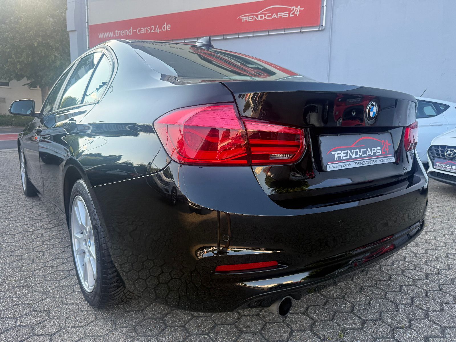 Fahrzeugabbildung BMW 318 3 Limousine 318 i*Tempomat*Headup*Klima*