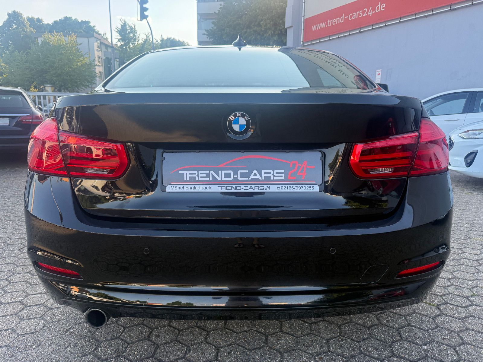 Fahrzeugabbildung BMW 318 3 Limousine 318 i*Tempomat*Headup*Klima*