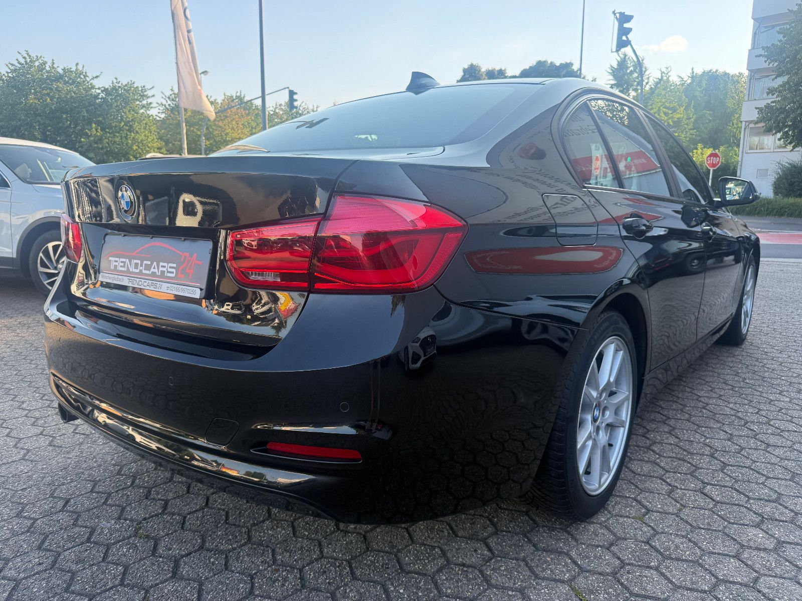 Fahrzeugabbildung BMW 318 3 Limousine 318 i*Tempomat*Headup*Klima*
