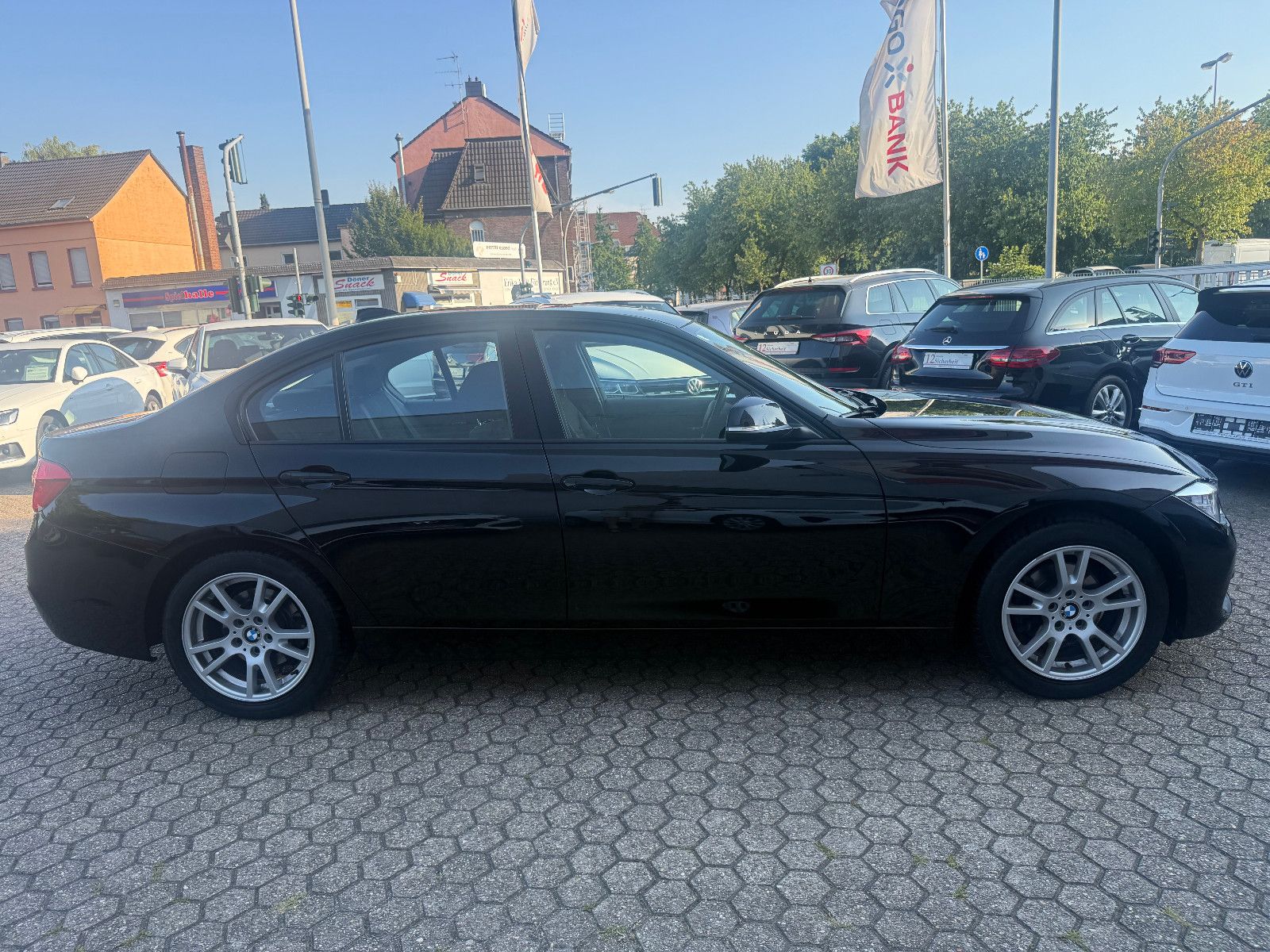Fahrzeugabbildung BMW 318 3 Limousine 318 i*Tempomat*Headup*Klima*
