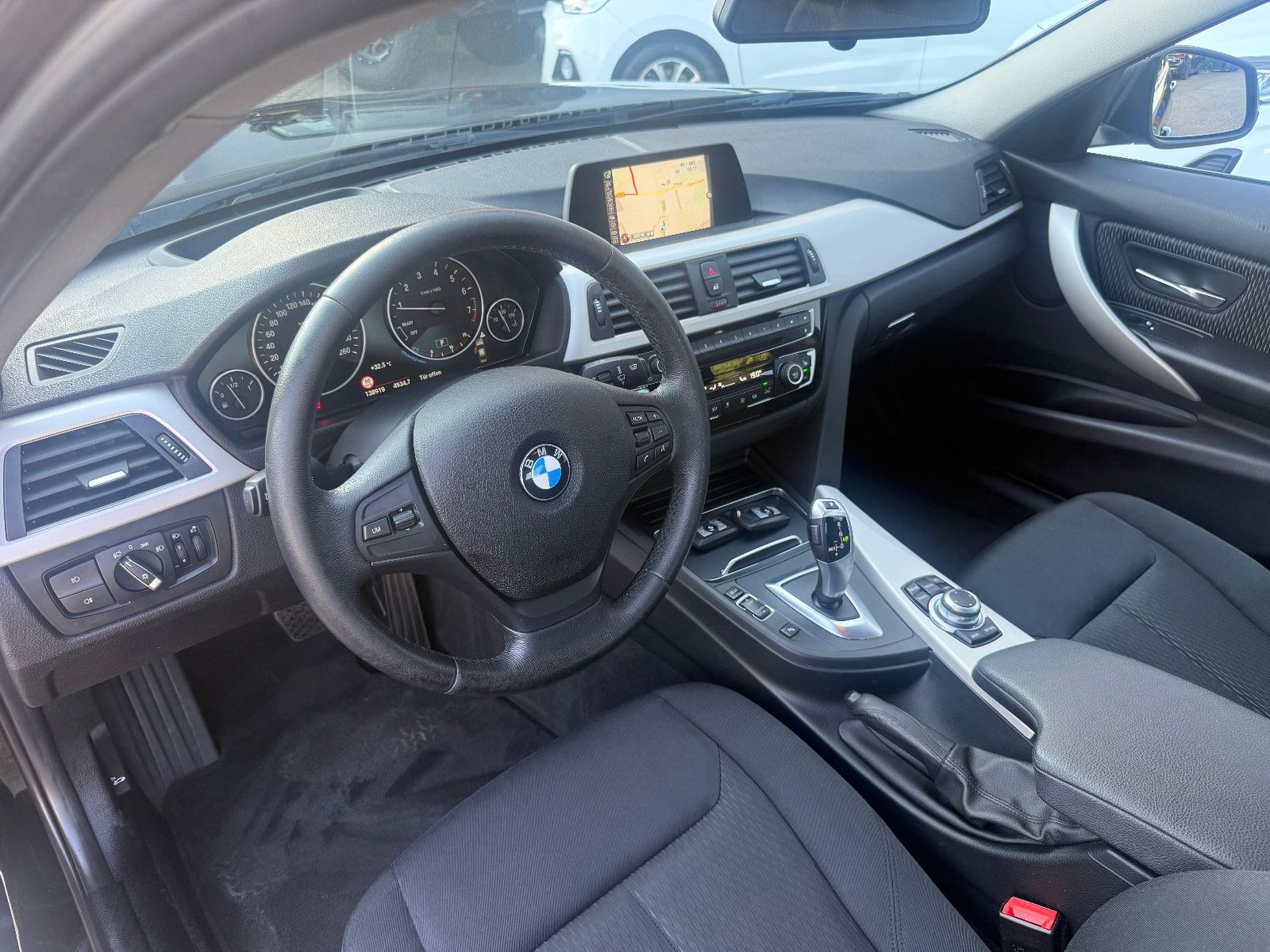 Fahrzeugabbildung BMW 318 3 Limousine 318 i*Tempomat*Headup*Klima*