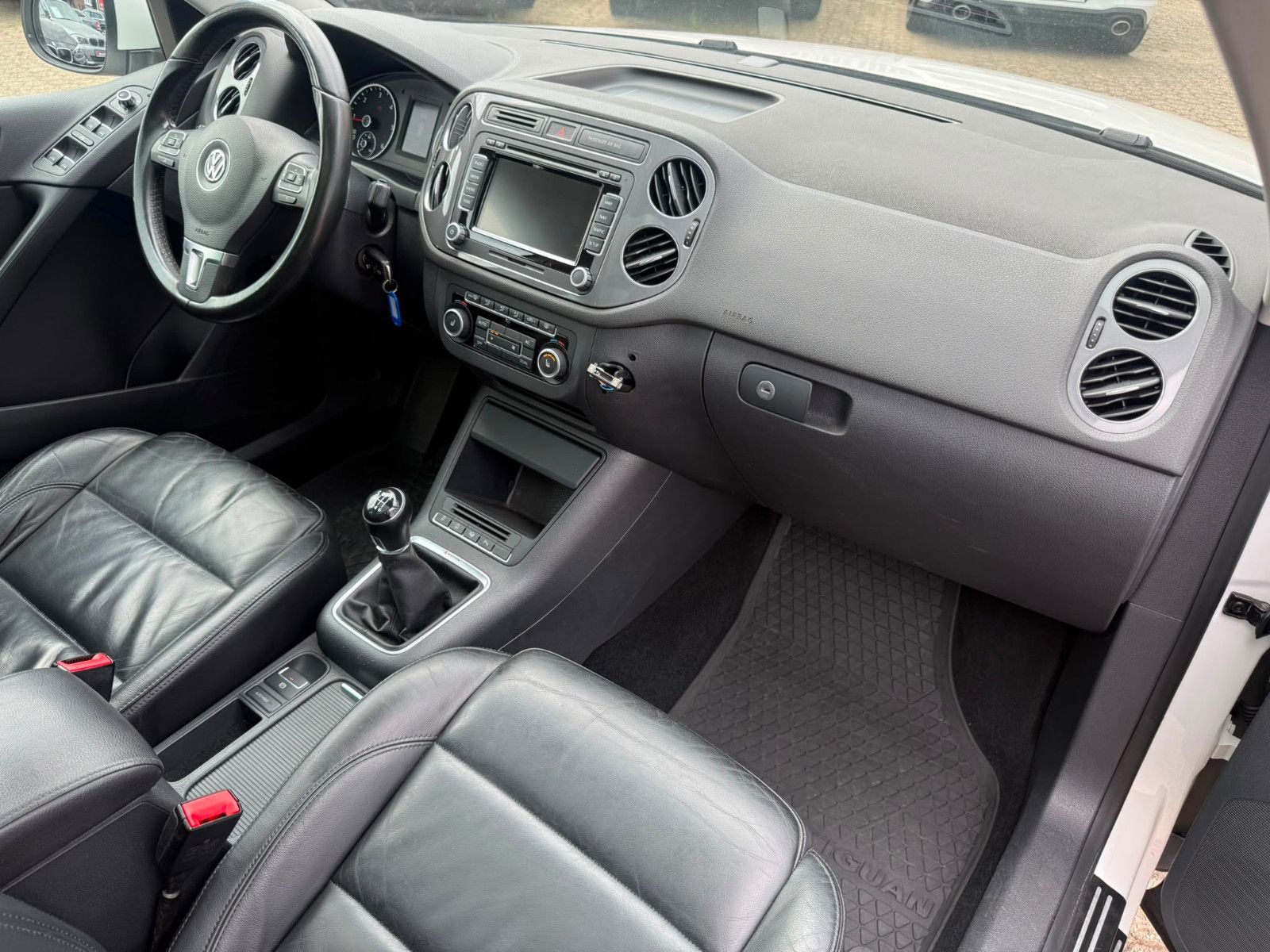 Fahrzeugabbildung Volkswagen Tiguan Sport & Style BMT 4Motion