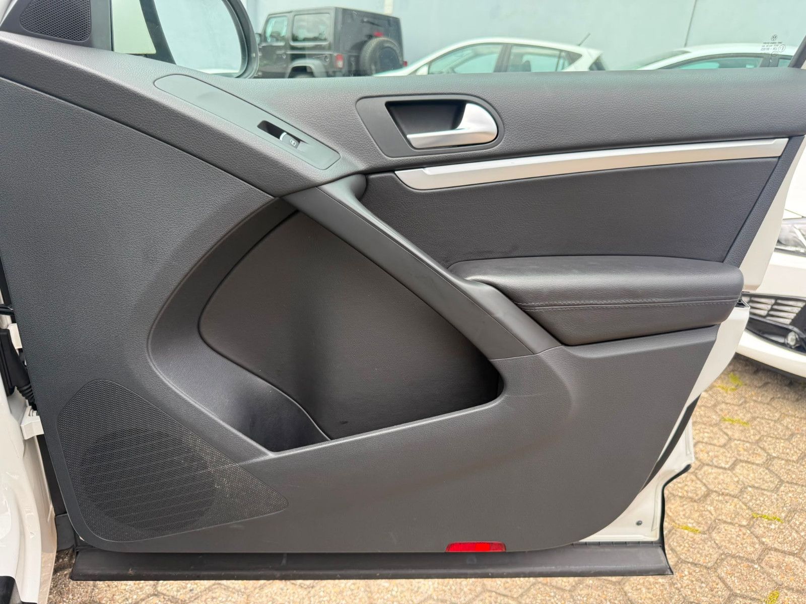 Fahrzeugabbildung Volkswagen Tiguan Sport & Style BMT 4Motion