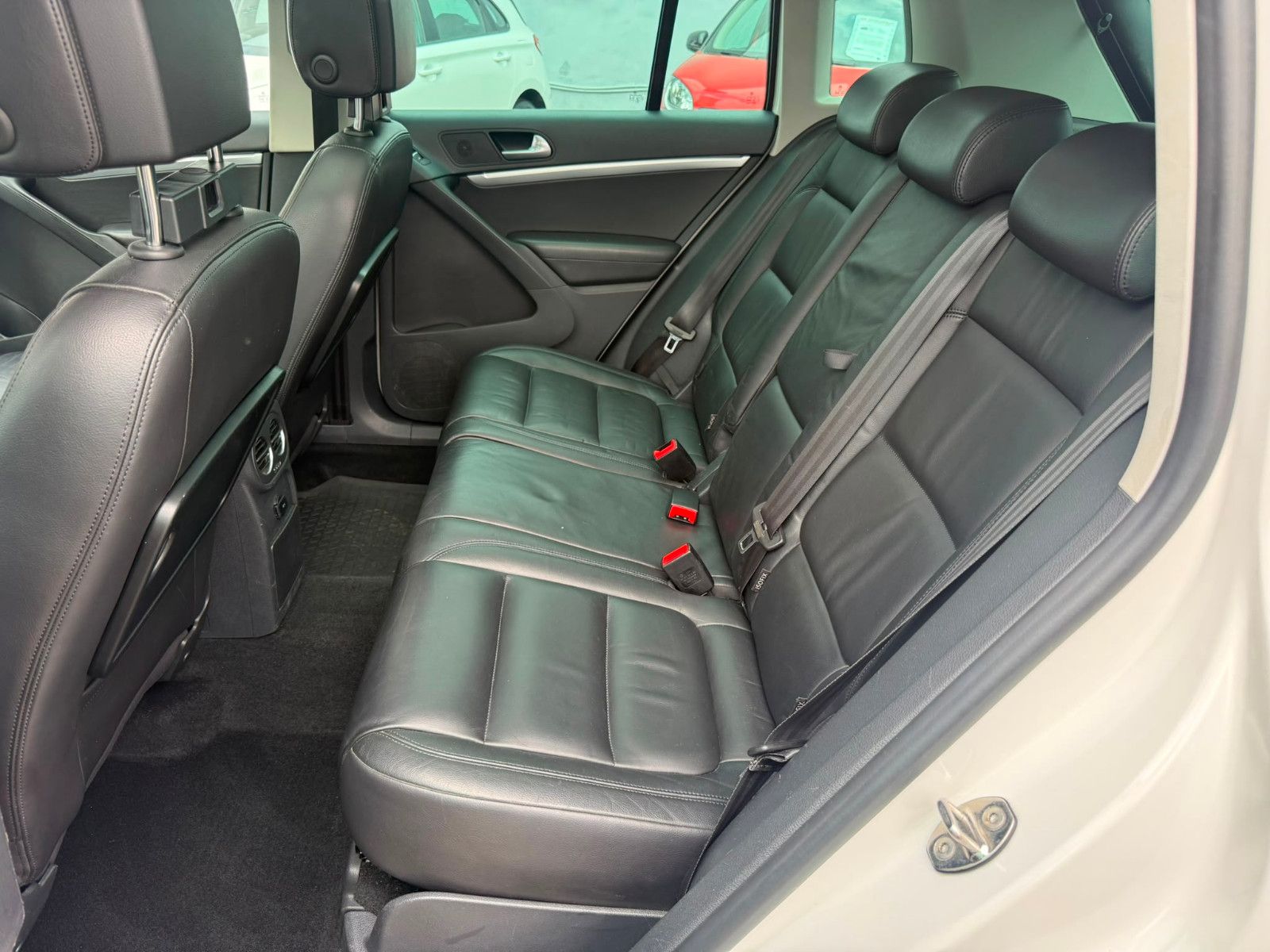 Fahrzeugabbildung Volkswagen Tiguan Sport & Style BMT 4Motion