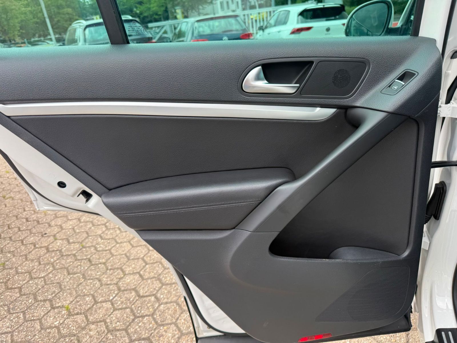 Fahrzeugabbildung Volkswagen Tiguan Sport & Style BMT 4Motion