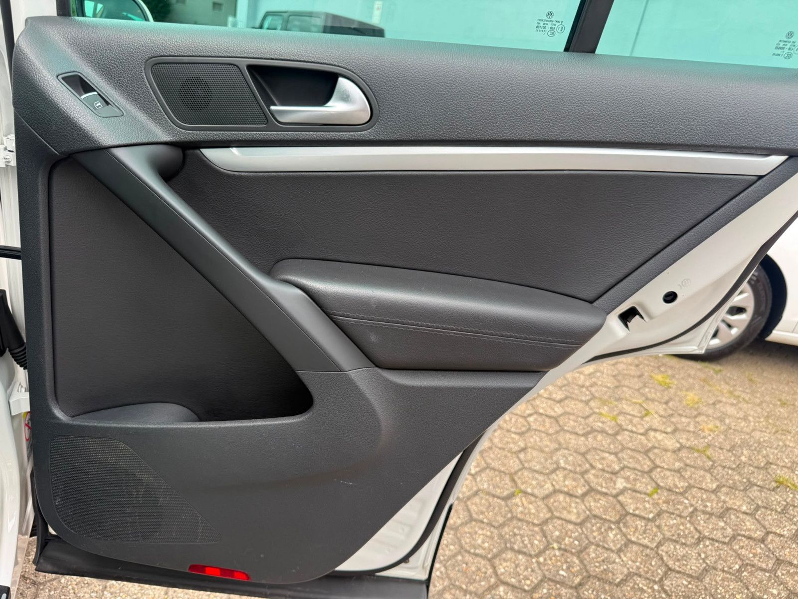 Fahrzeugabbildung Volkswagen Tiguan Sport & Style BMT 4Motion