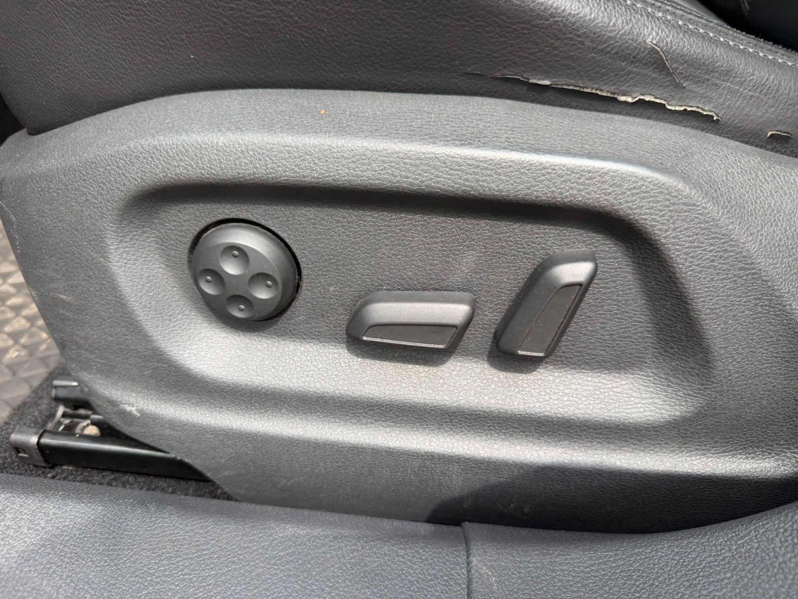 Fahrzeugabbildung Volkswagen Tiguan Sport & Style BMT 4Motion
