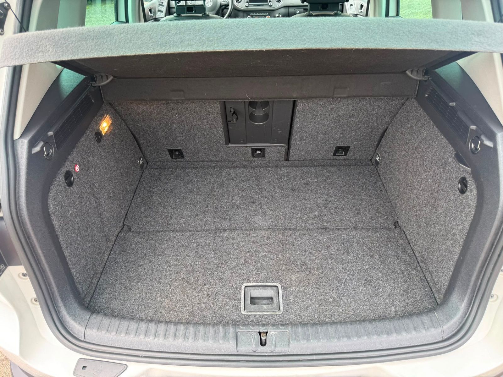 Fahrzeugabbildung Volkswagen Tiguan Sport & Style BMT 4Motion
