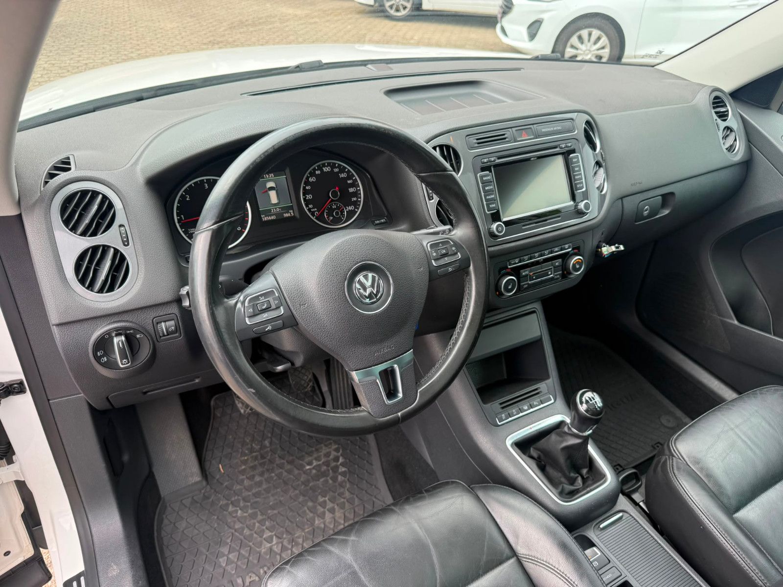 Fahrzeugabbildung Volkswagen Tiguan Sport & Style BMT 4Motion