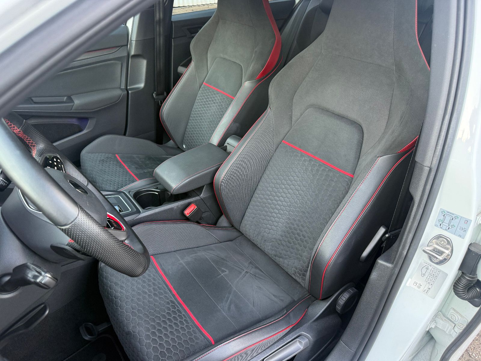 Fahrzeugabbildung Volkswagen Golf VIII Lim. GTI Clubsport