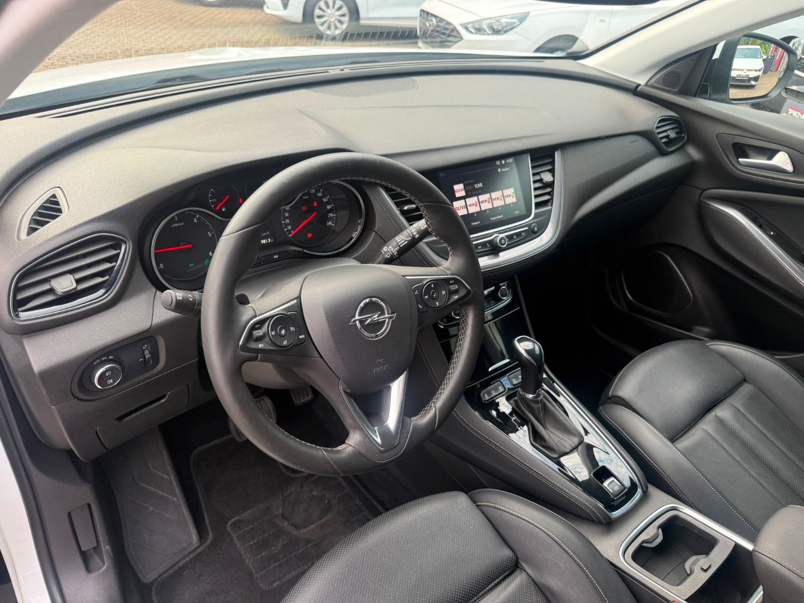 Fahrzeugabbildung Opel Grandland (X)Business Innovation*